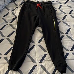 All in motion boy’s jogger sz 6/7